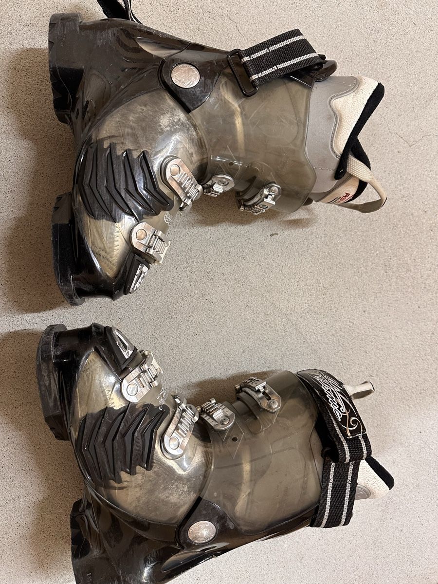 Atomic Scarpe da donna: Skischuhe 24.0/24.5 Atomic Hawx 80 – Usato da Zürich venduto da chemostat 2