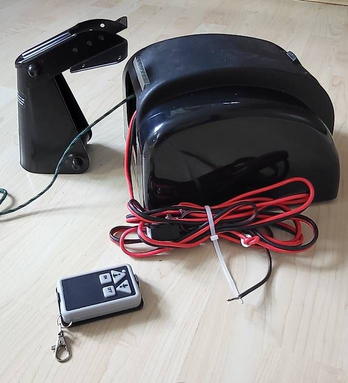 Ancres: Elektro Anker mit Fernbedienung – D'occasion à Biberist par BosshardtG
