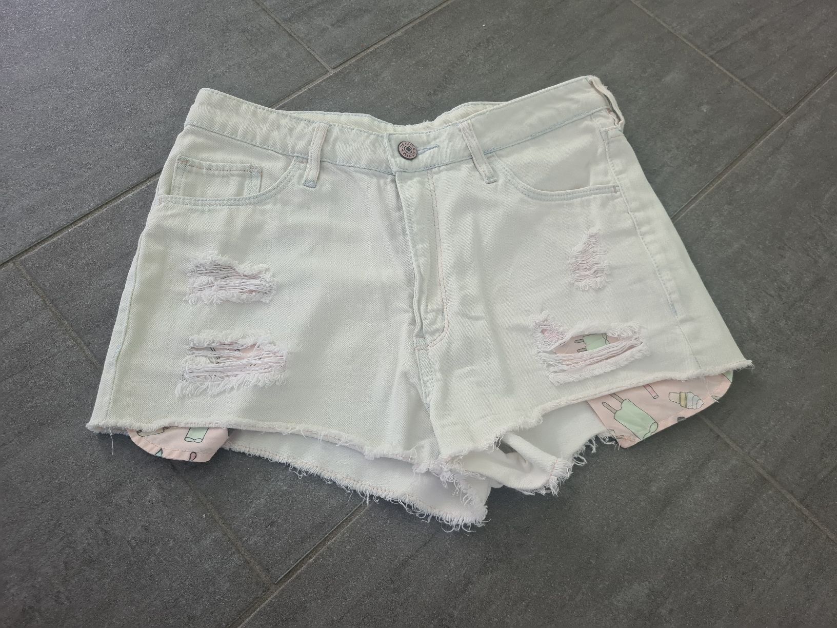 H&M Pantaloni: H&M Short gr.170 – Usato da Mezzovico venduto da maemy