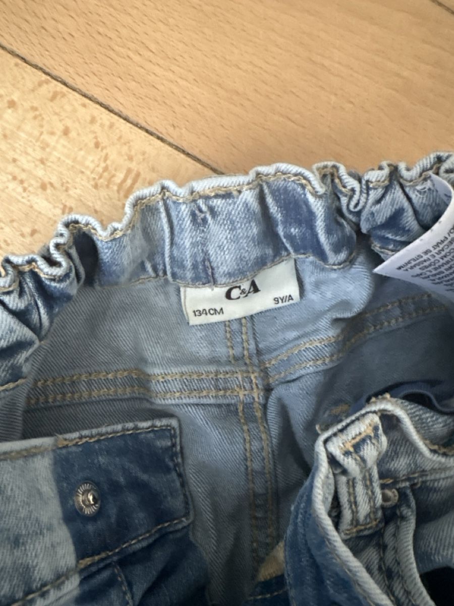 C&A Pantaloni: Jeans ajustable fille taille 134 – Usato da La Chaux-de-Fonds venduto da tuoro25 2