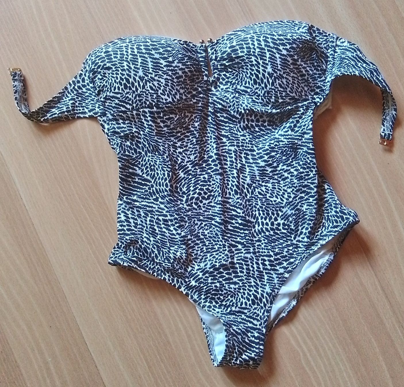 Maillots de bain & Bikinis: Badeanzug gemustert Grösse 38 – D'occasion à Zürich par meinhobby