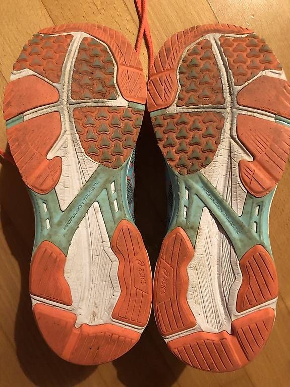 Asics Herrenschuhe: Aussenturnschuhe: Asics, Schuhgrösse 38 – Gebraucht aus Gerlikon von thi_q8ll 1