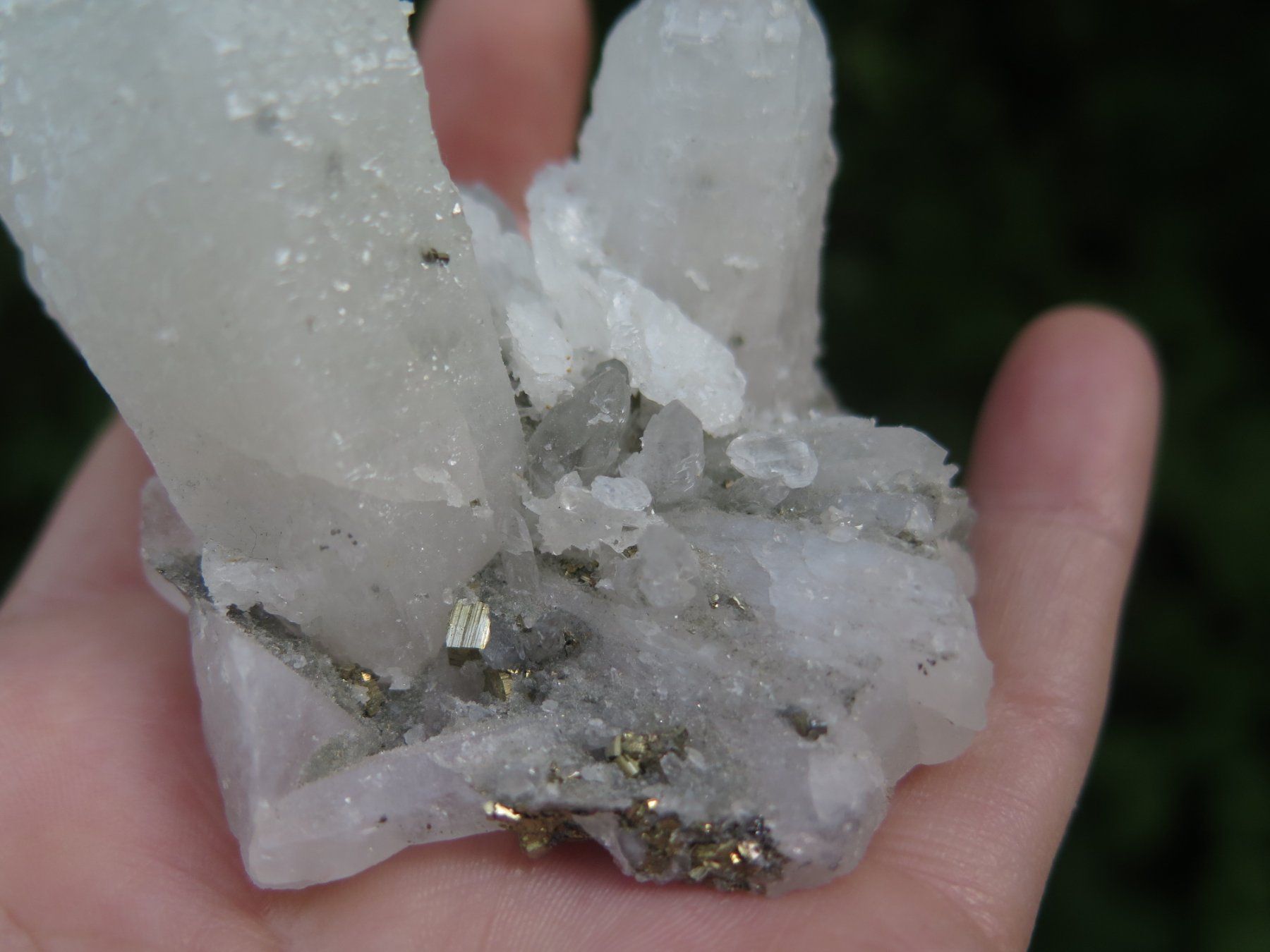 Mineralien & Heilsteine: Bergkristall mit Pyrit – Gebraucht aus Schaffhausen von Yamakana51L8736OQ8 8