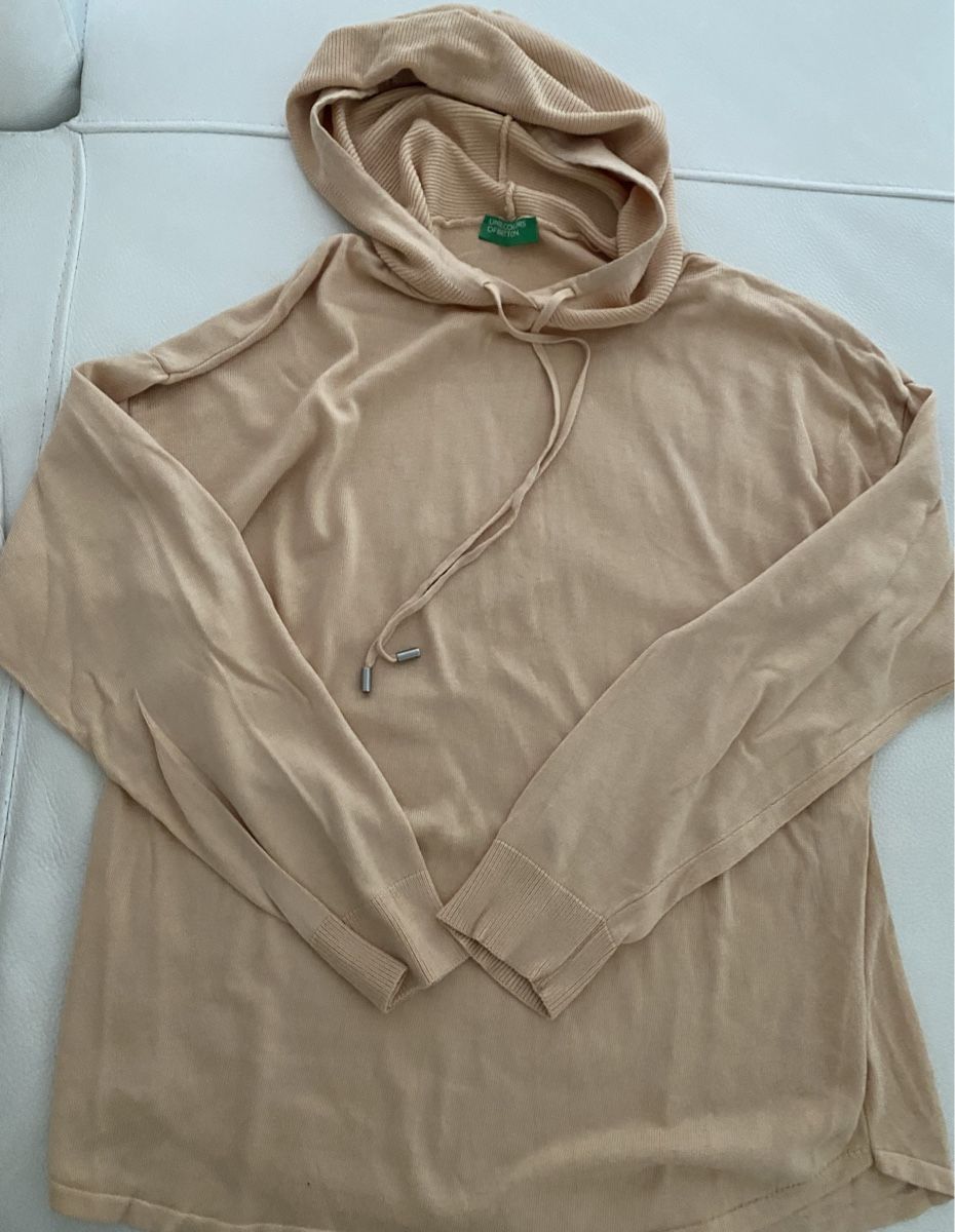 Benetton Pullover & Sweatshirts: Benetton Kaputzen Pullover 🌸 – Gebraucht aus Opfikon von Luis144 1