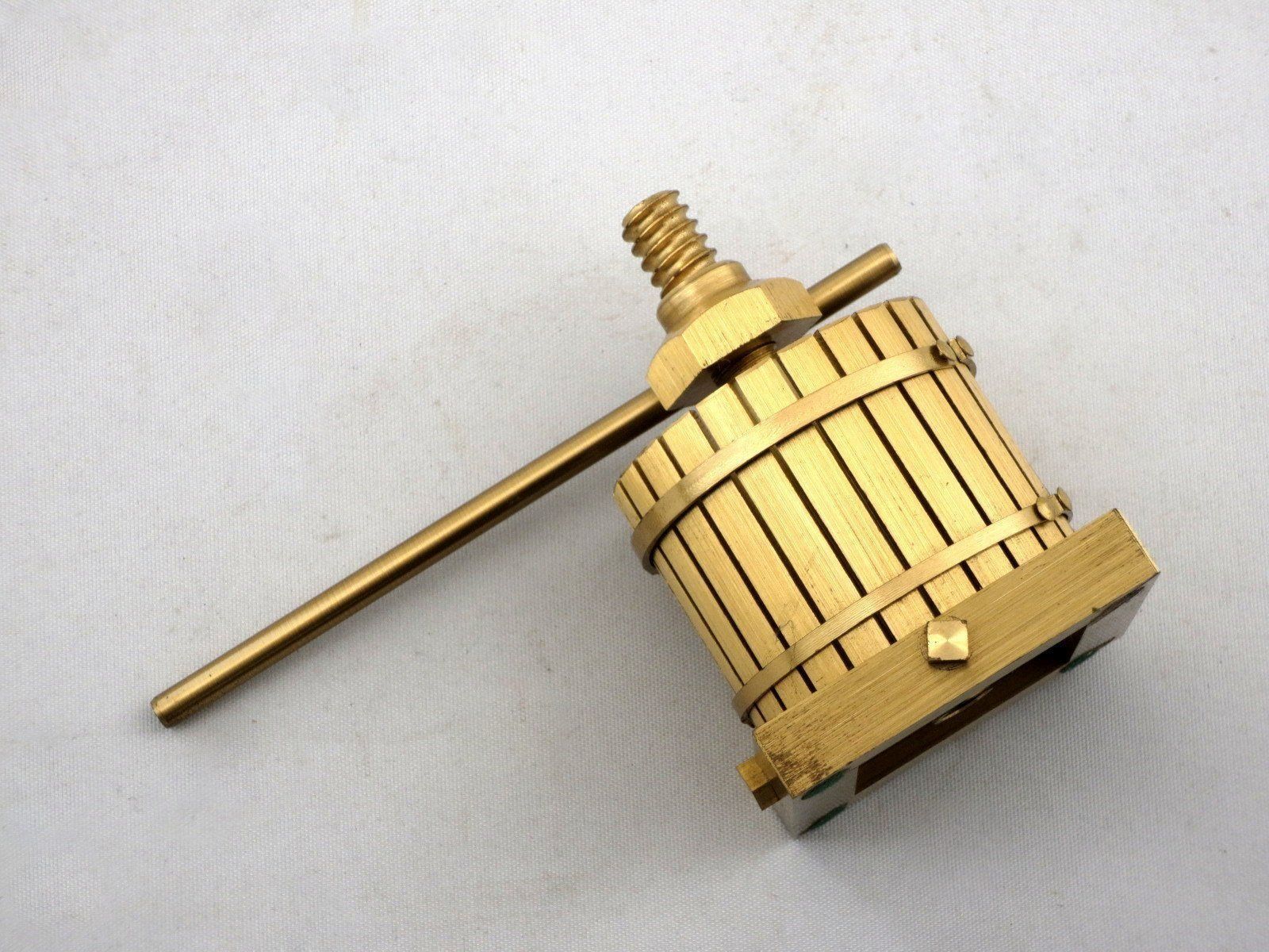 Tous les outils: Mini pressoir laiton mecanique precision – D'occasion à Noville par ceram 2