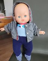 Puppe mit Tragtasche