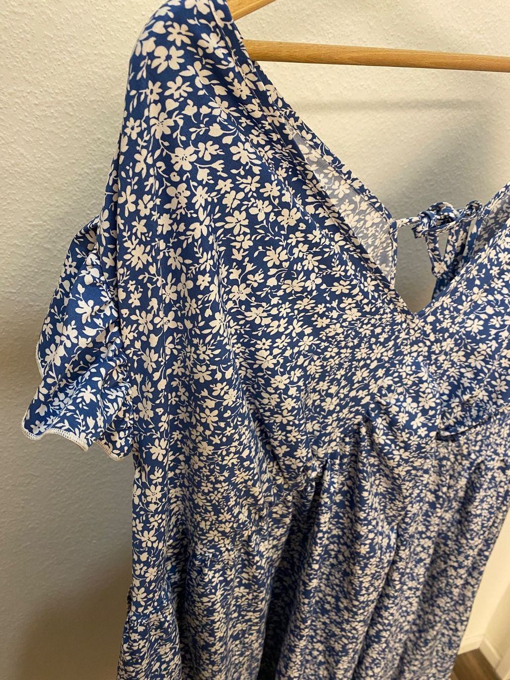 Shein Kleider: Blumenkleid blau / weiss Gr. 54 / 56 – Gebraucht aus Pratteln von a23_j2gs 6