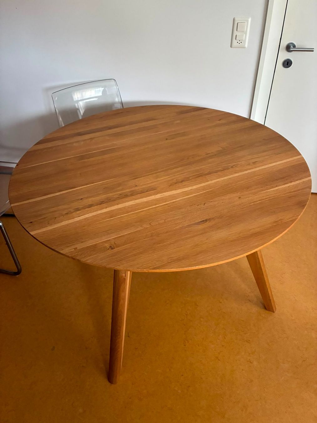 Livique Tables: Massivholztisch Eiche Rund – D'occasion à Henau par est_kr2r 1