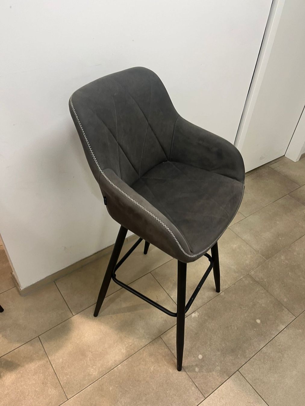 Chaises hautes: Barstühle – D'occasion à Zürich par Vergani_Loewenplatz 1