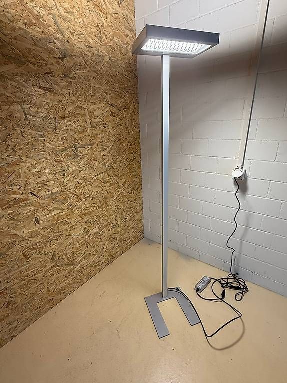 Lampade: Albedo Light LED Stehleuchte – Usato da Buochs venduto da jen_milla_b
