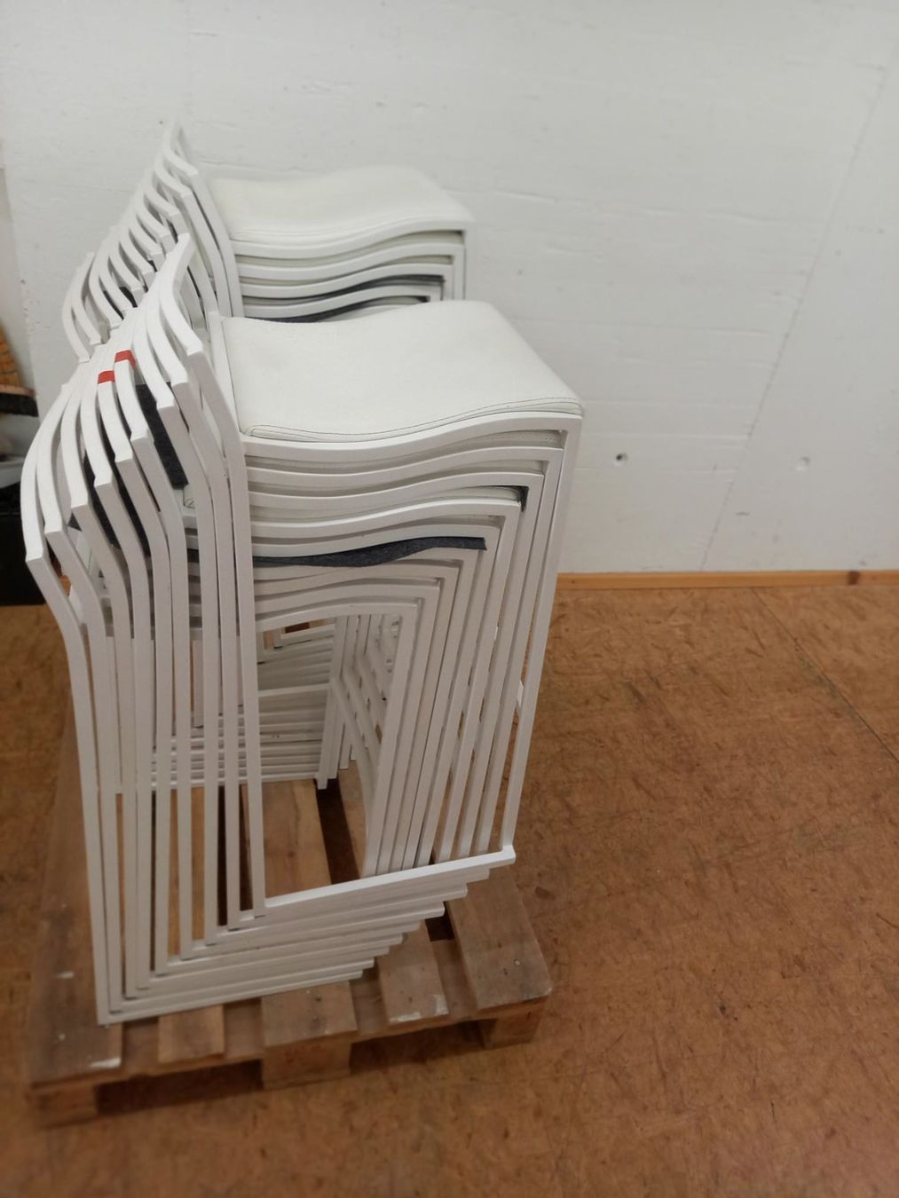 Sgabelli: Letzte Chance!!! Set mit 20 Stk Barhocker weiss – Usato da Geuensee venduto da Hebu86 2