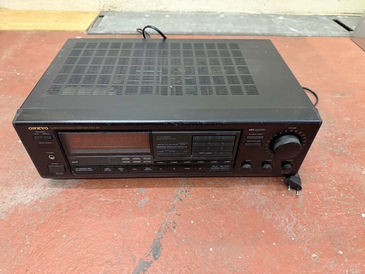 Onkyo Ricevitori: ONIO QUARTZ SYNTHESIZED TUNER AMPLIFIER RI – Usato da Basel venduto da Halb4