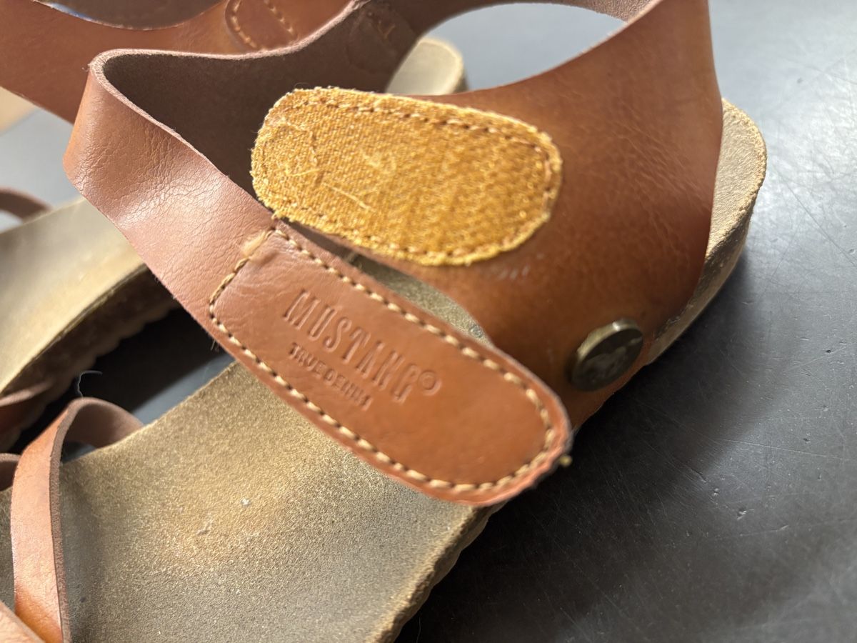 Mustang Scarpe per ragazze: Mustang Sandalen Mädels, Grösse 35 – Usato da Büren an der Aare venduto da Nikito2001 2