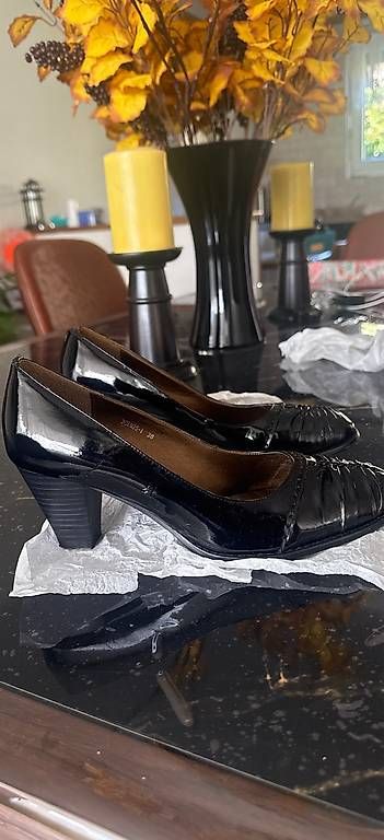 Damenschuhe: Schuhe Grösse 38 – Gebraucht aus Seltisberg von gul_wv9k