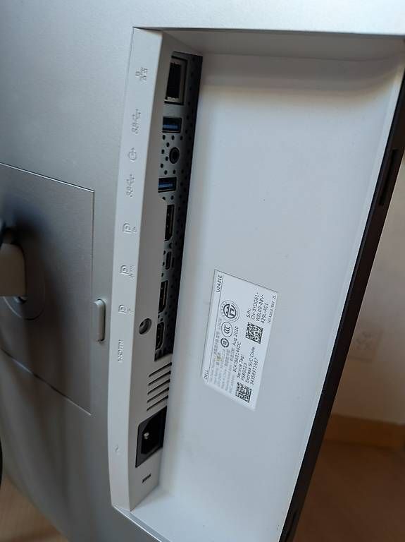 Monitore: Dell Bildschirm (ca. 63 cm) – Gebraucht aus Zürich von witch_finder 2