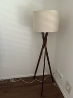Stehlampe Holzgestell Lampenschirm beige guter Zustand