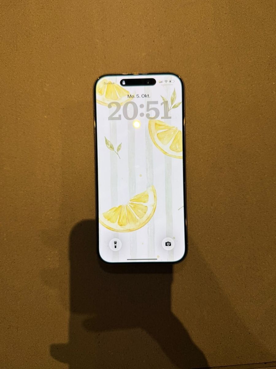 Apple Portables: Apple iPhone 15 pro – Neuf (Voir description) à Henggart par 00Silverstar00 3