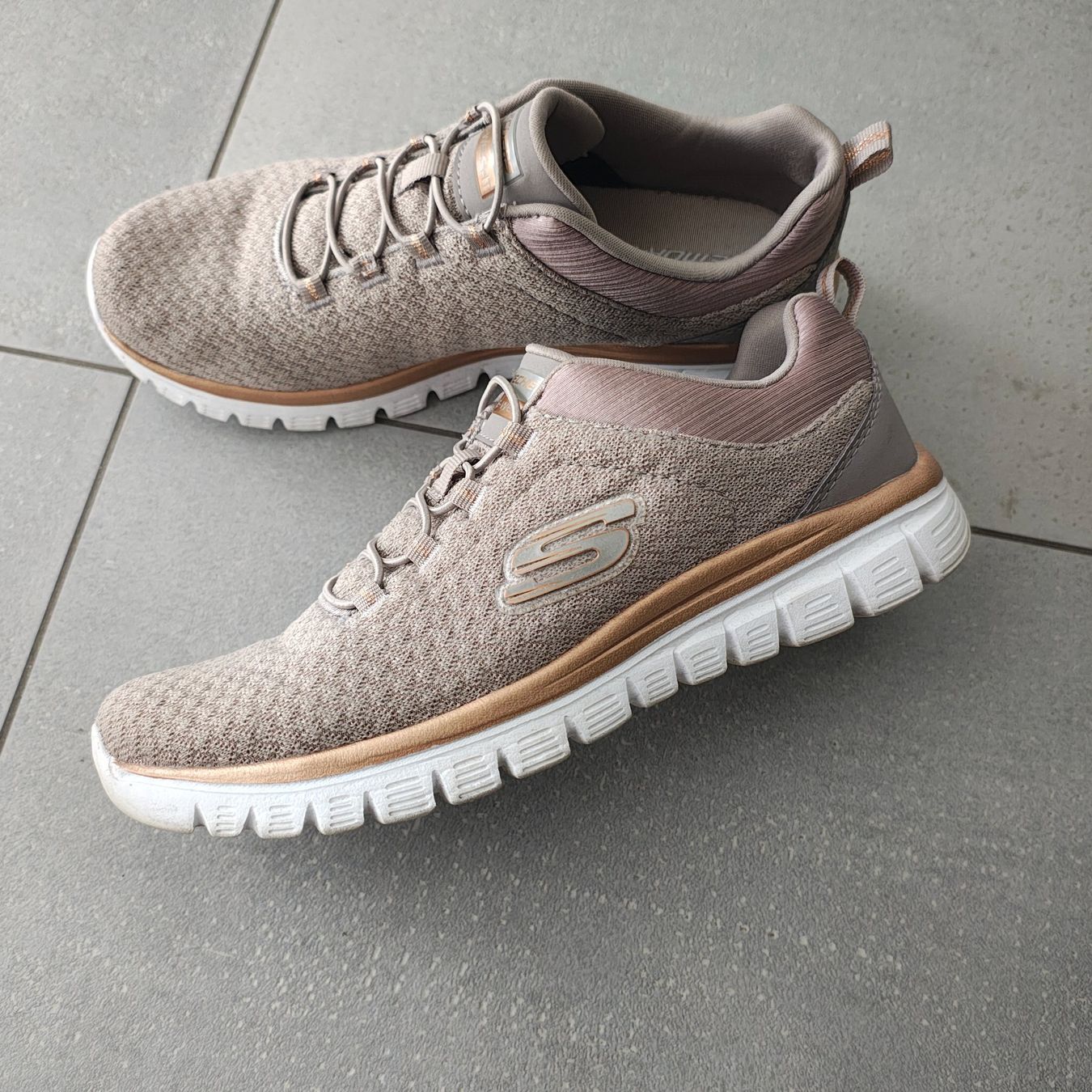 Skechers Chaussures femmes: Skechers gr.38 - beige – D'occasion à Winterthur par Smile_4ever 2