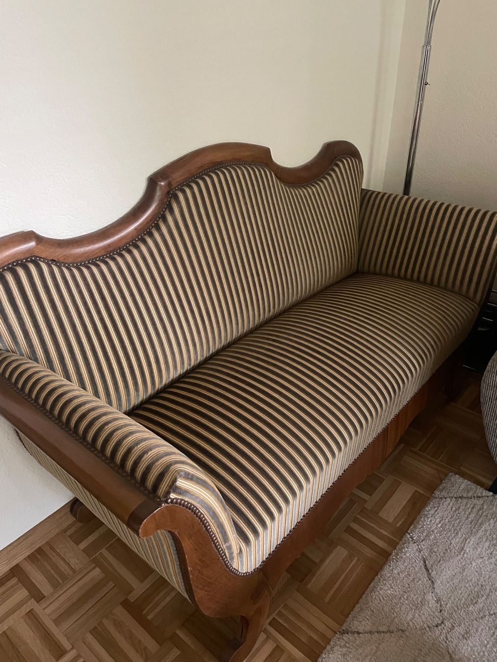 Sofas: Antikes Sofa – Gebraucht aus Schlieren von Tahorn