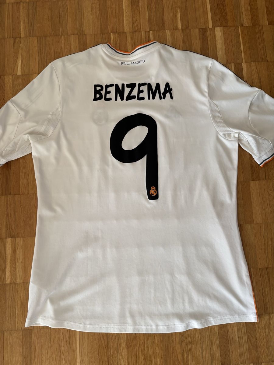 Real Madrid Canottiere & Pantaloni: Real Madrid Trikot Benzema – Usato da Zürich venduto da ChampShirts