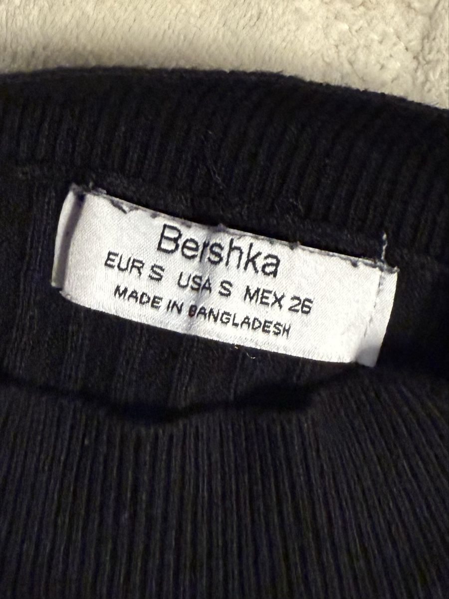 Bershka Top: Pull noir côtelé Bershka, taille S – Nuovo (secondo la descrizione) da Les Avanchets venduto da NR07 1