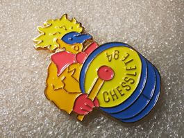 Ansteckpin 15: Cheslette 84