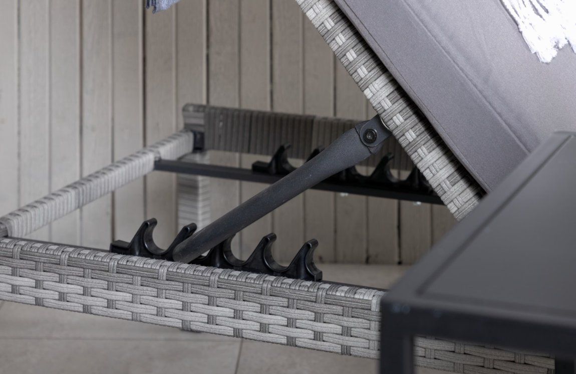 Chaises longues: Liegestuhl Rattan – D'occasion à Aathal-Seegräben par ret_5zl5 1