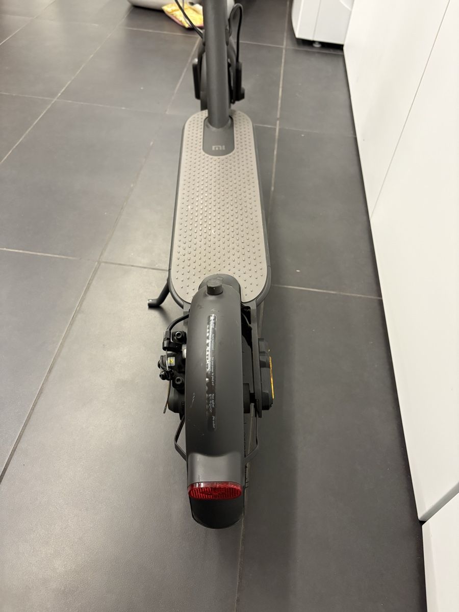 Xiaomi Kickboard: Xiaomi Mi Electric Scooter Essential – Usato da Solothurn venduto da Jfk 4