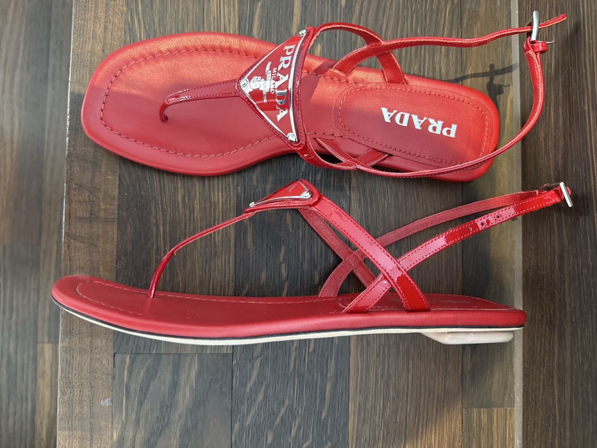 Prada Scarpe da donna: Prada Sandalen rot Lackleder Grösse 37 – Usato da Adliswil venduto da mun_k9pf 1