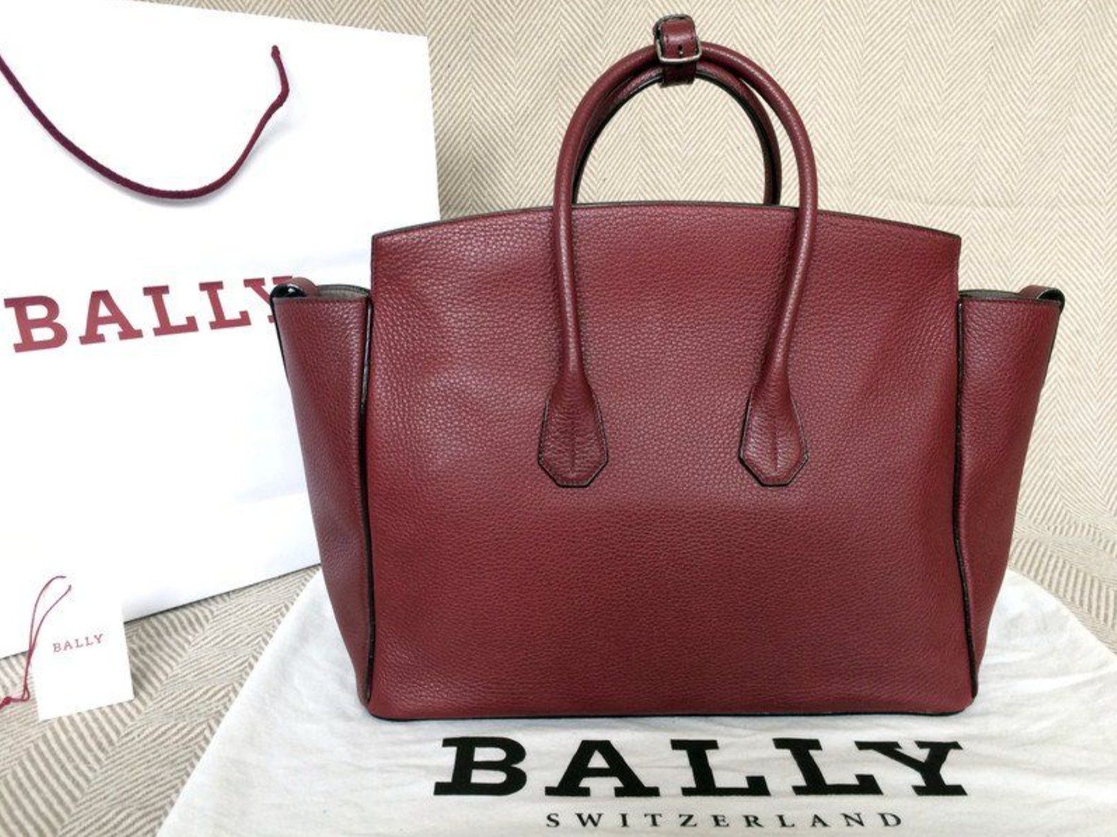 Bally Borse: BALLY Sommet Large Designertasche NEUWERTIG – Nuovo (secondo la descrizione) da Zürich venduto da Magali018 8
