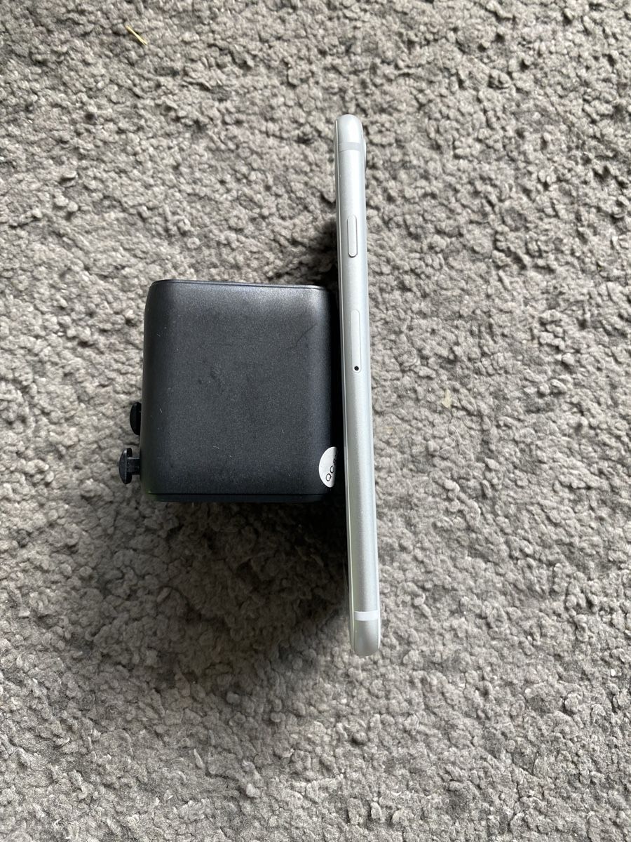 Apple Telefoni cellulari / Smartphones: iPhone 8 blanc 64Go impeccable N.14 – Nuovo (secondo la descrizione) da Genève venduto da eth_6qs6 6