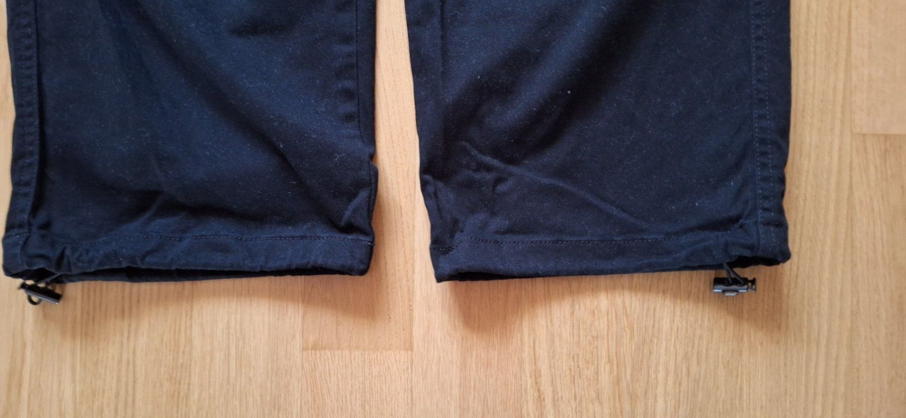 Pantaloni: Twik par Simons, pantalon noir – Nuovo e nell'imballaggio originale da Lussery-Villars venduto da pousinete02 4