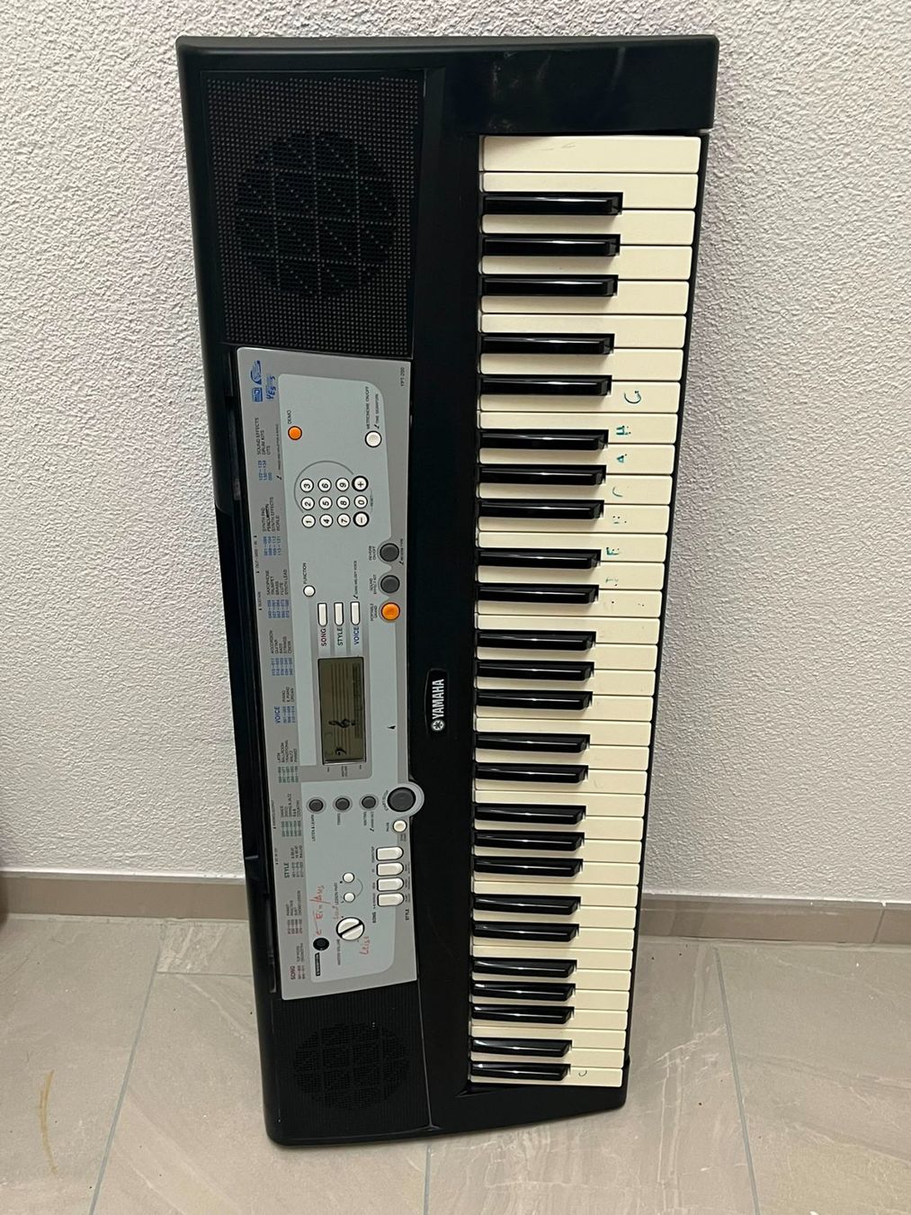 Instruments de musique: Yamaha Keyboard PSR-E253 gebraucht – D'occasion à Pfäffikon ZH par han_7b28