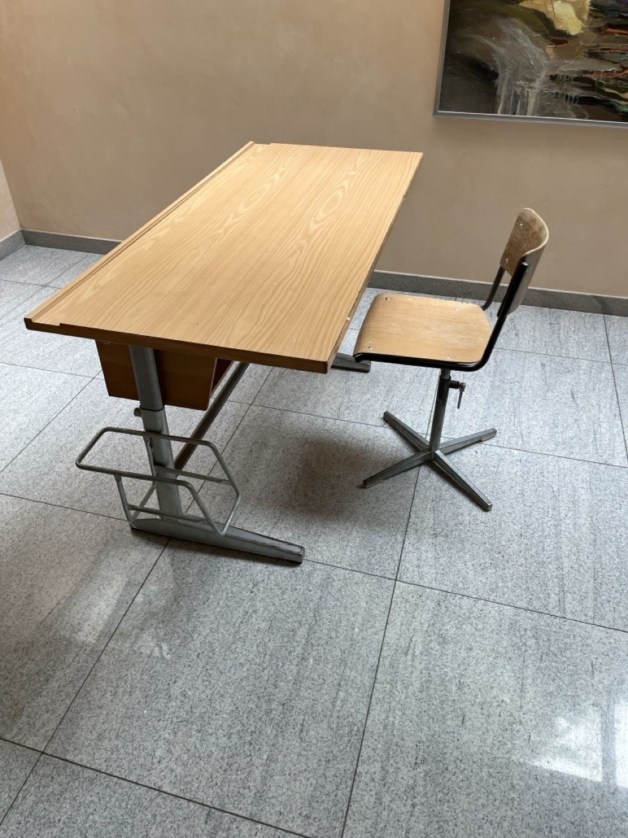 Schreibtische: Kinder-Schreibtisch – Gebraucht aus Stallikon von g_amisha 3