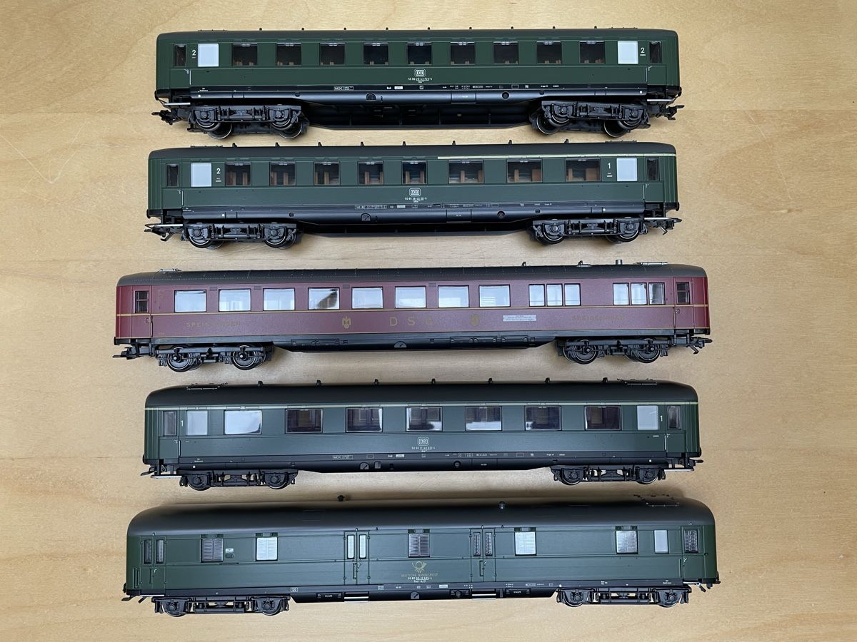 Märklin Modelleisenbahnen: 5 Märklin Personenwagen DB – Gebraucht aus Rickenbach ZH von u2540