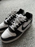 Nike Sneaker Modell AQ1774-102 schwarz weiss Grösse 44