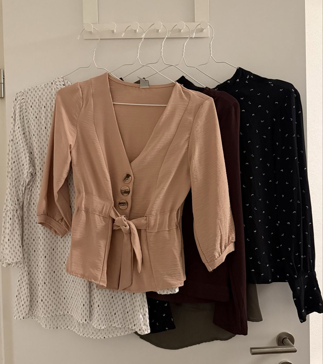 Lotti di vestiti: Kleiderpaket Businessblusen S/M – Usato da Frauenfeld venduto da Lunarlilac