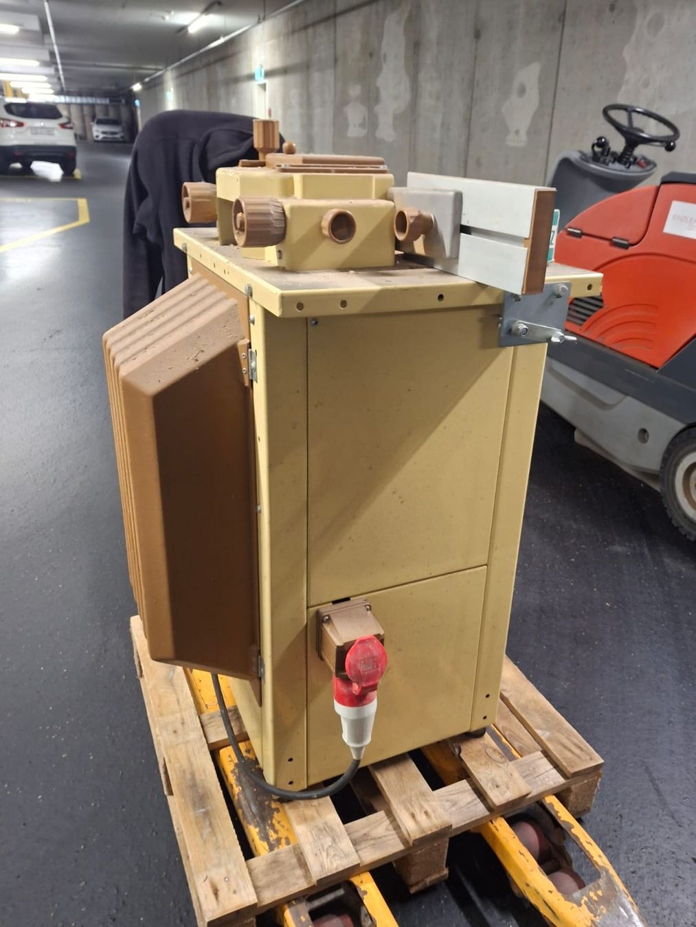 Scheppach Tutte le macchine: Scheppach HF3000 Kehlfräse – Usato da Kriens venduto da delee 6