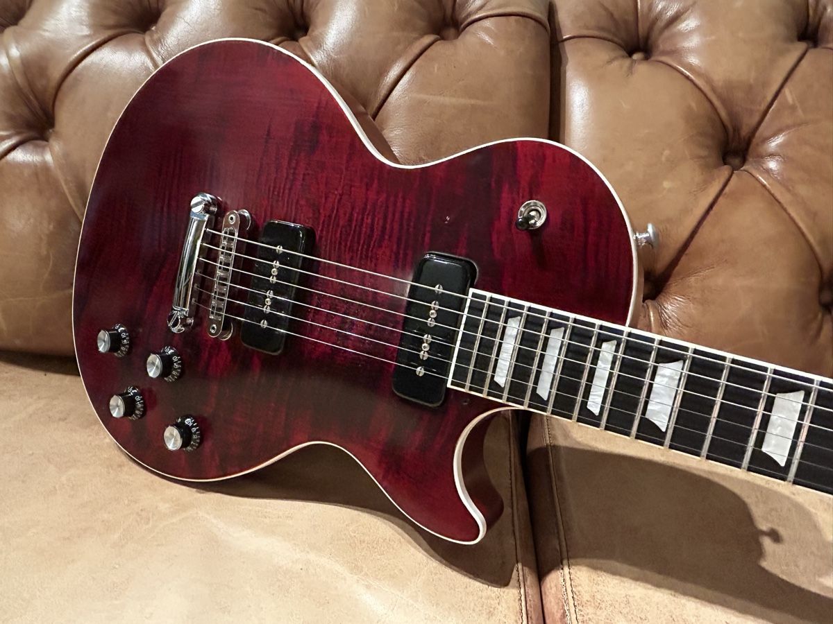 Gibson Strumenti musicali: Gibson Les Paul Classic Player Plus Satin Wine Red P90 – Usato da Bergdietikon venduto da SoundFactory 6