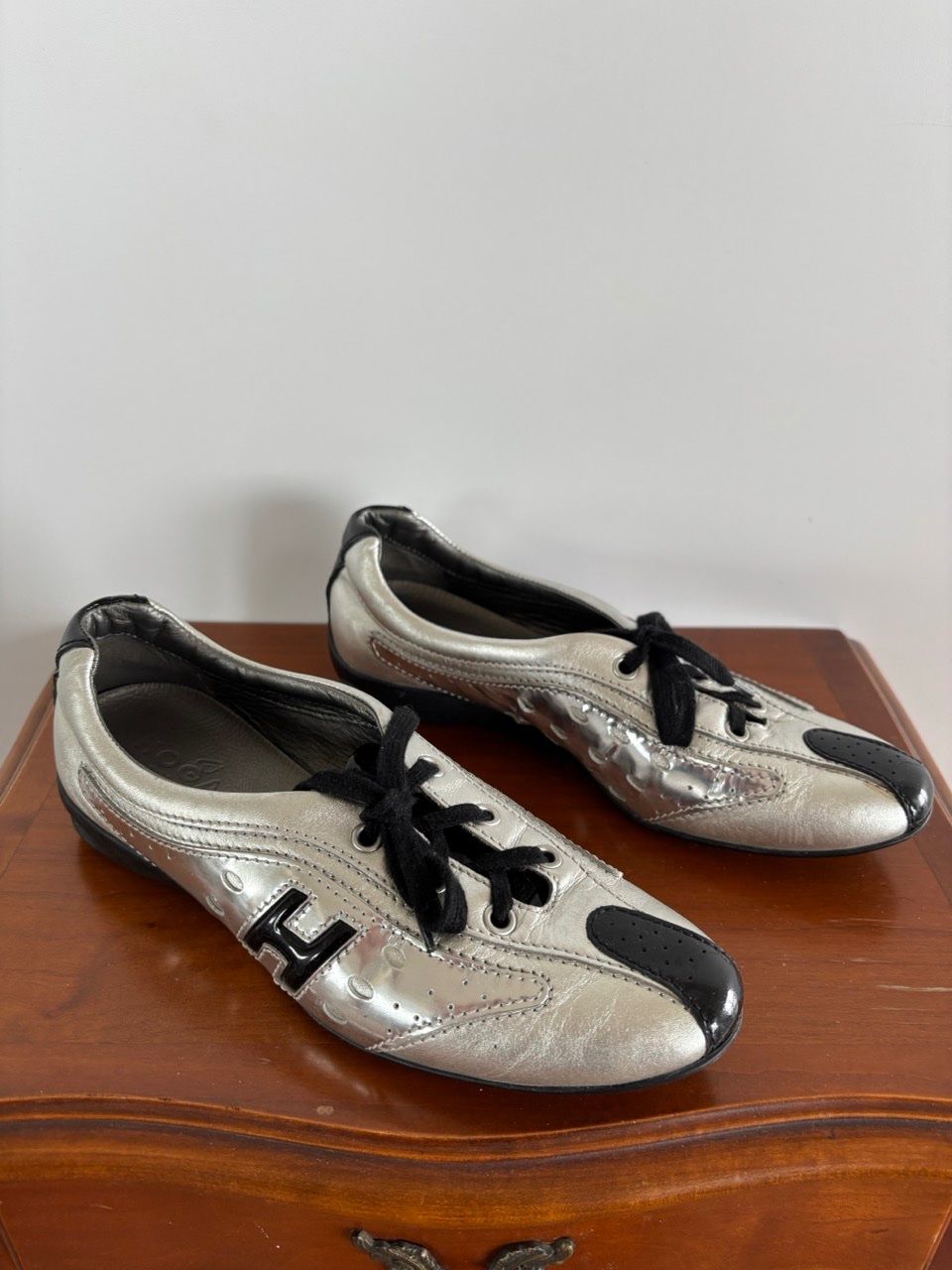 Scarpe da donna: Hogan Schuhe Silber/Schwarz, Gr. 36 1/2 – Usato da Thalwil venduto da Arleen