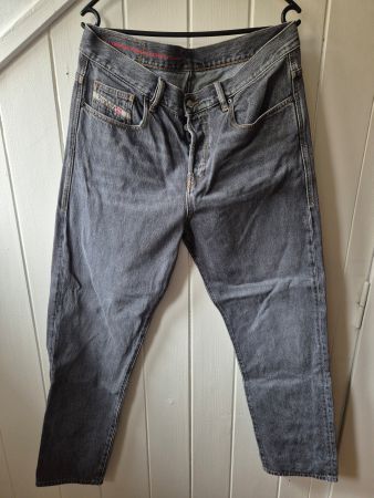 Original Diesel Jeans Hose D-Viker Gr. 33/32 Kleider Motiv