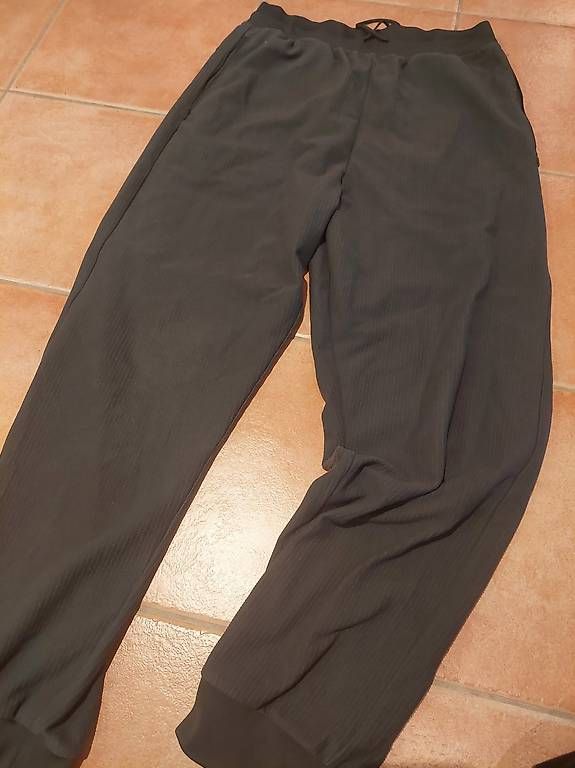 Adidas Pantaloni: Adidas, Gr. M, dunkles Grün – Usato da Kirchlindach venduto da dor_qj8q