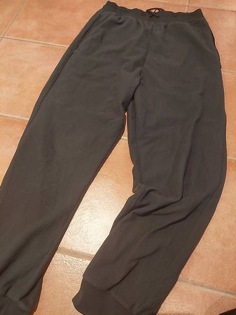 Adidas, Gr. M, dunkles Grün
