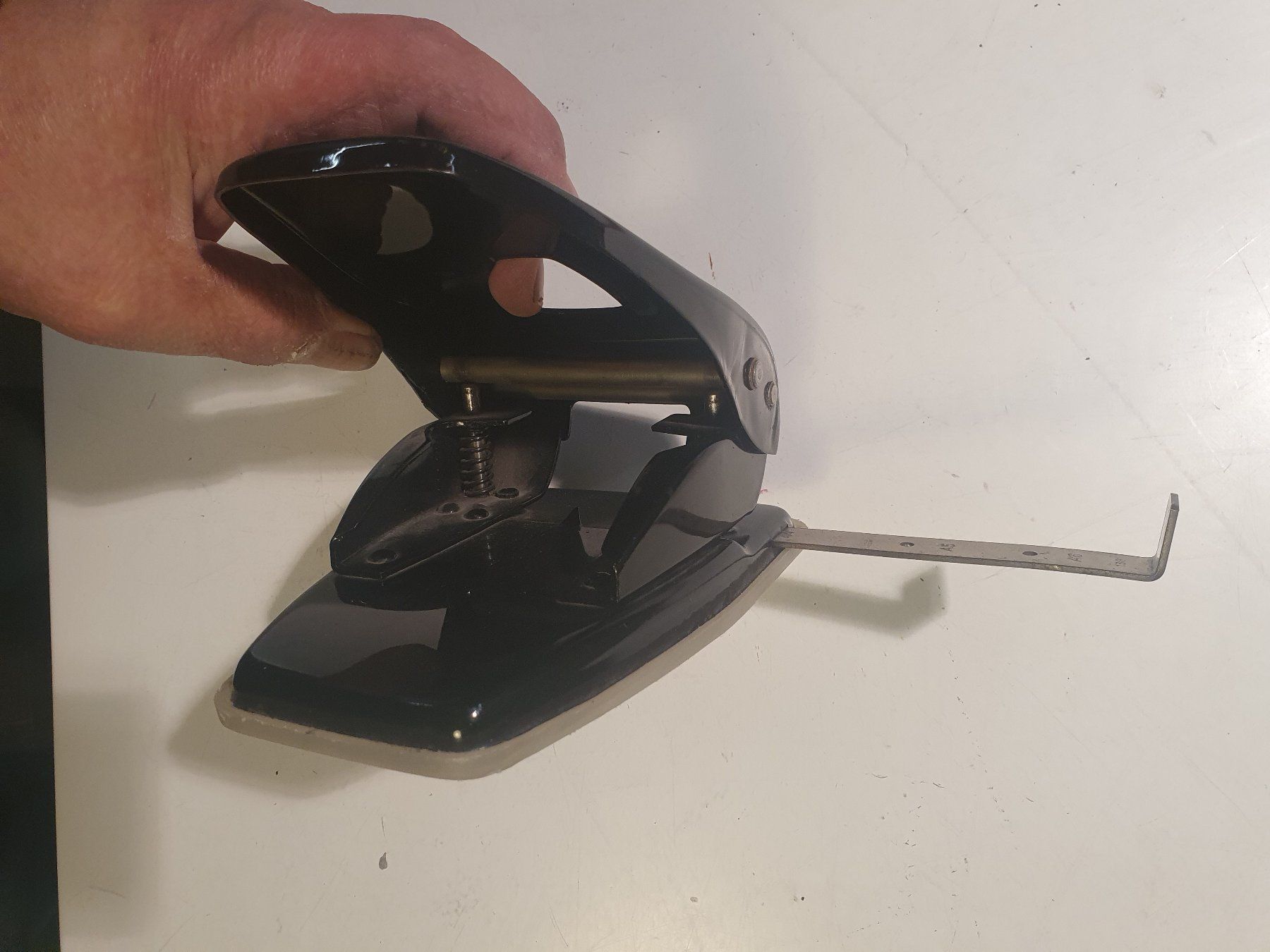 Leitz Machines à relier: Leitz Locher schwarz – D'occasion à Zürich par loosebone 4