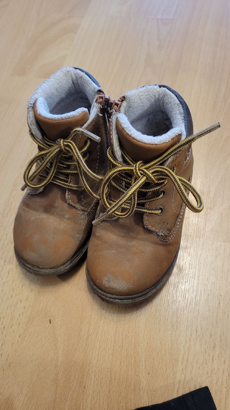 Scarpe per ragazzi: Winterschuhe Kinder Grösse 23 – Usato da Muri AG venduto da tabi4fun