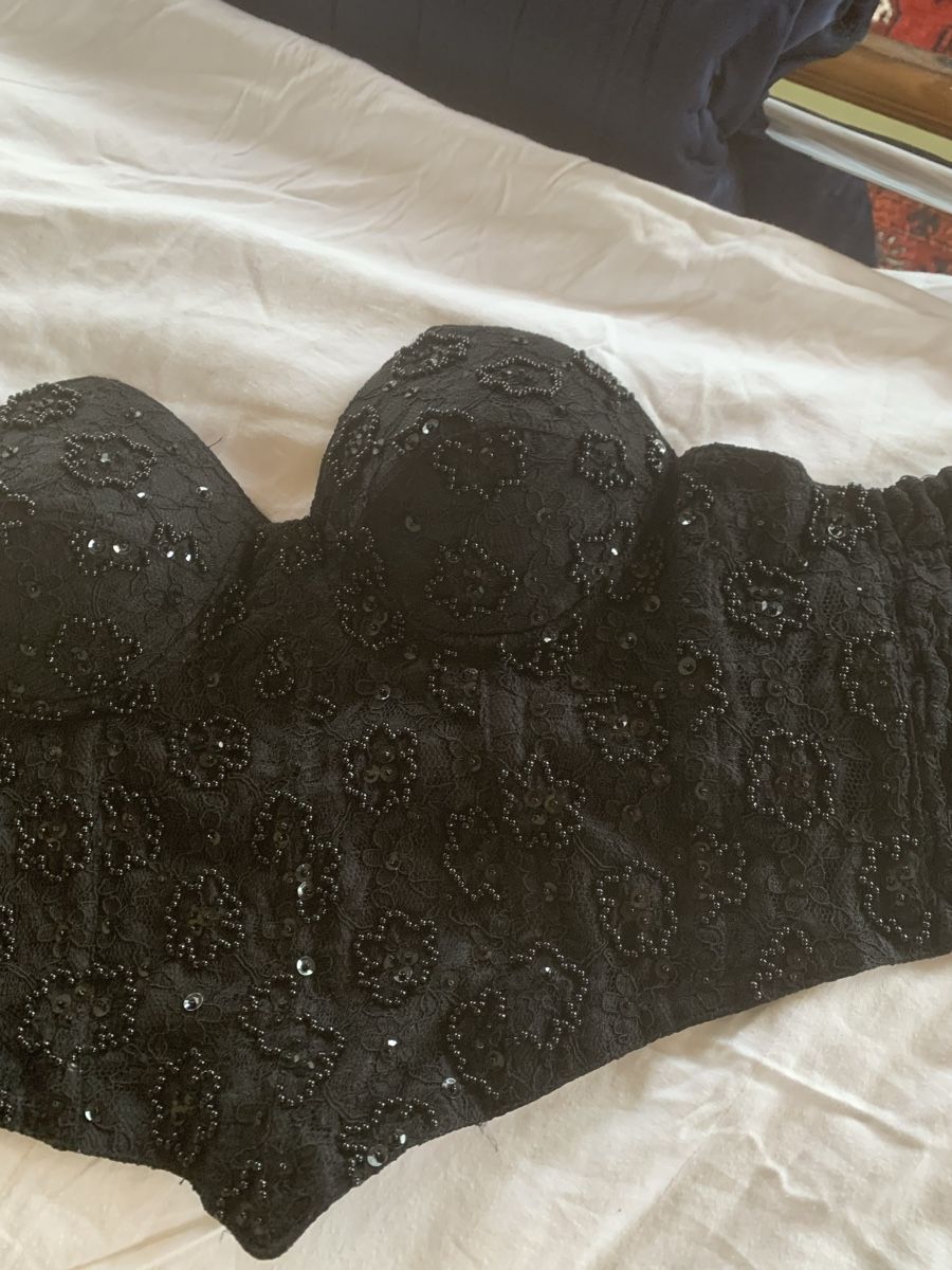 Top: Bustier schwarz mit Perlen Gr. 36 – Usato da Kaltbrunn venduto da Modern 1