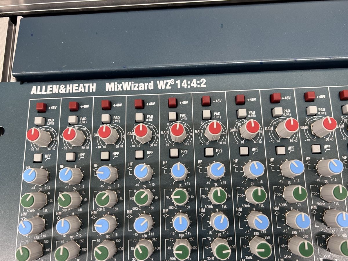 Allen & Heath Console di mixaggio: Allen & Heath MixWizard WZ3 14:4:2 inkl. Flightcase – Usato da Zürich venduto da Tanja0000 1