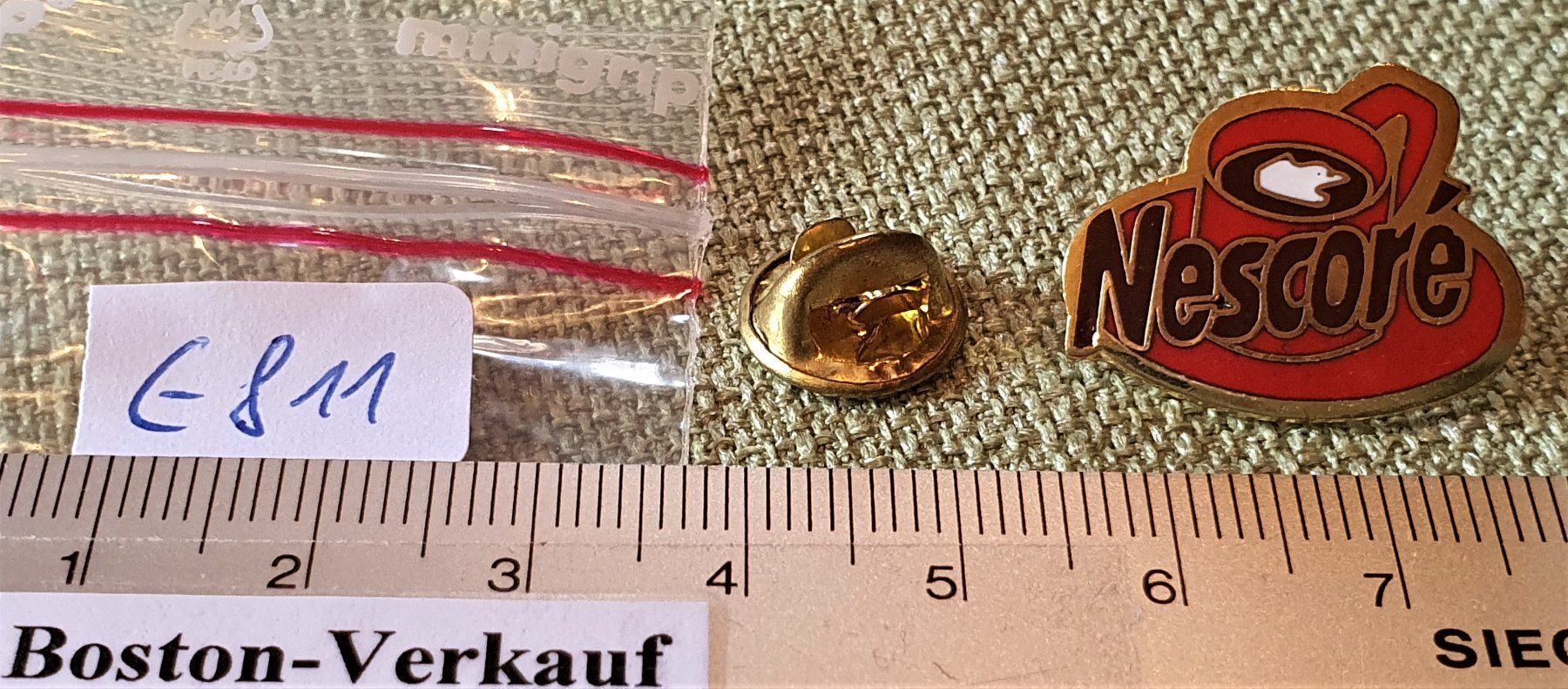 Pins: E811  Pin Mondo - Nescoré Kaffetasse Rot – Gebraucht aus Reinach BL von Boston-Verkauf 2