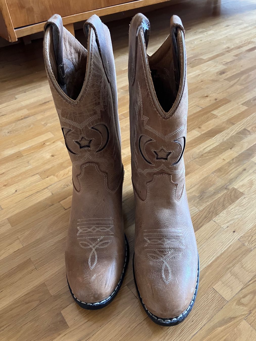 Scarpe per ragazze: Mädchen Cowboy Stiefel Gr. 33 – Usato da Basel venduto da Hamburg82