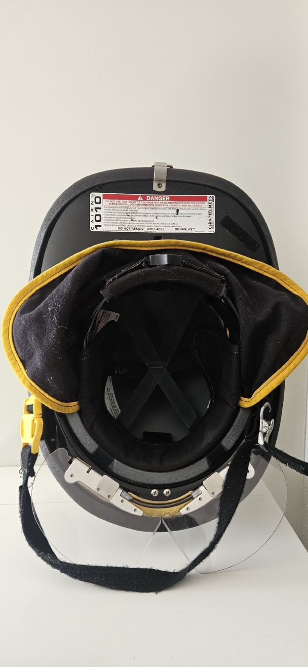 Feuerwehr: Originaler Cairns 1010, US Feuerwehrhelm – Gebraucht aus Glarus von Cremo99 3